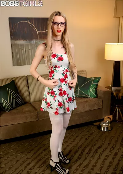 Pet 939 Shoots A Creamy Load