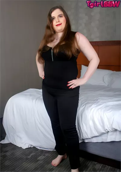 Katrina Heats Up On The Bed